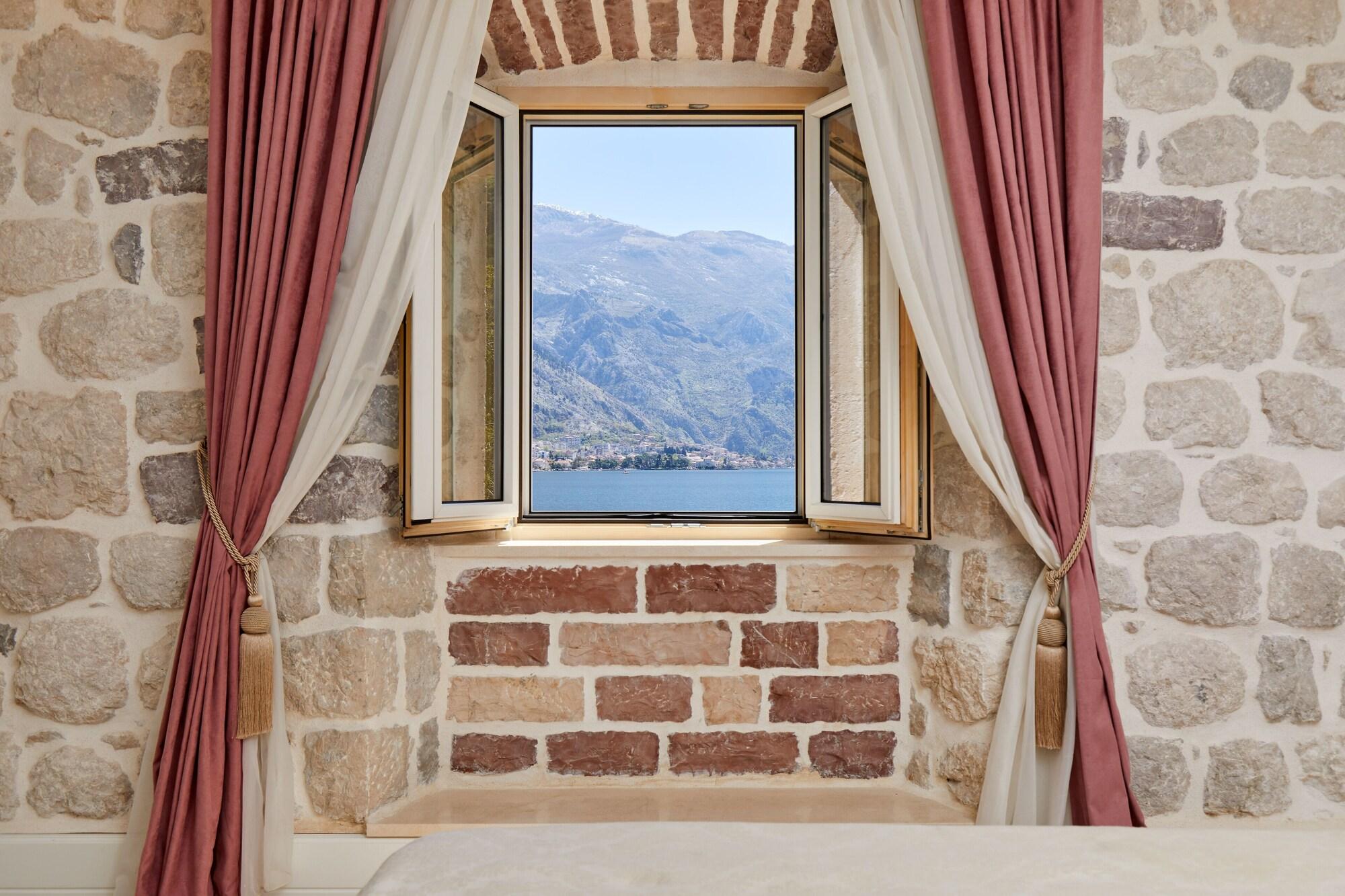 Hotel Libertas Kotor Exterior foto